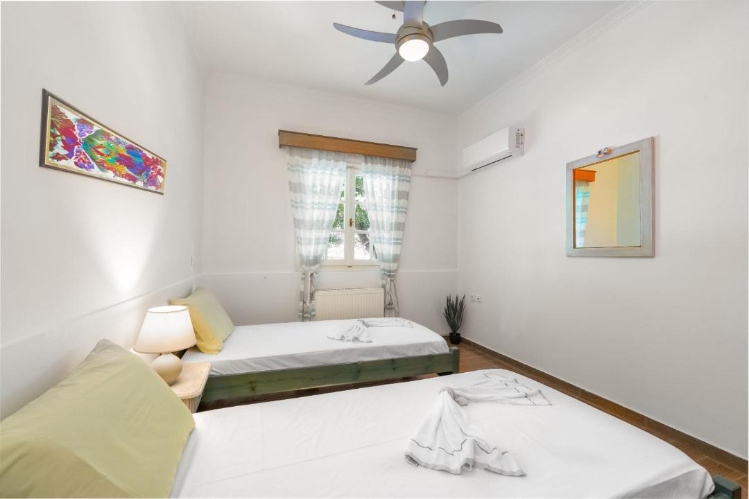 Photo of Bedroom in Neromilos