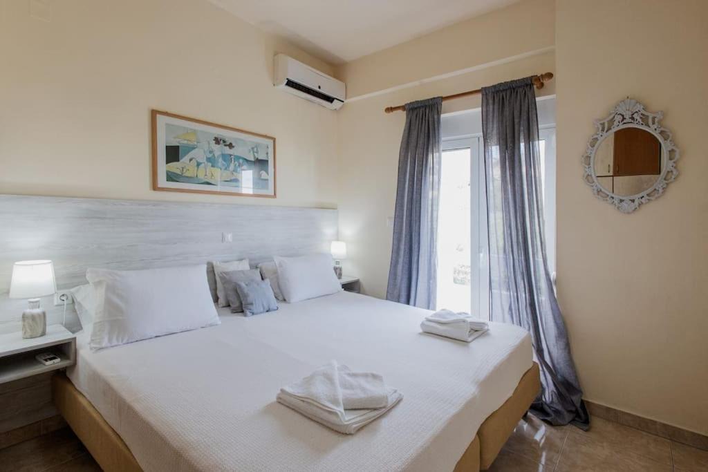 Photo of Bedroom in Minoa Pediada