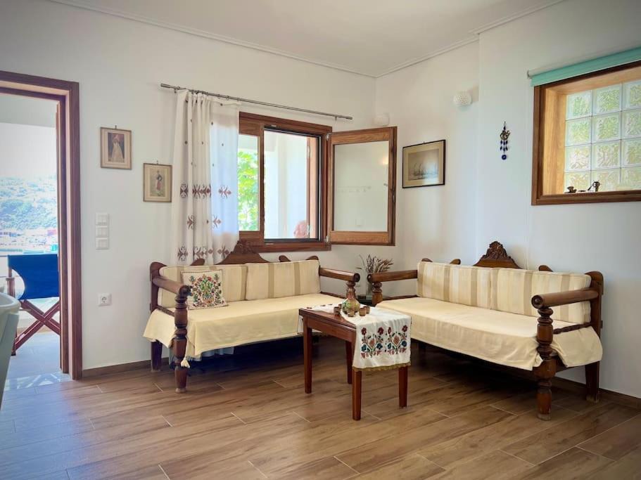 Photo of Livingroom in Evdilos