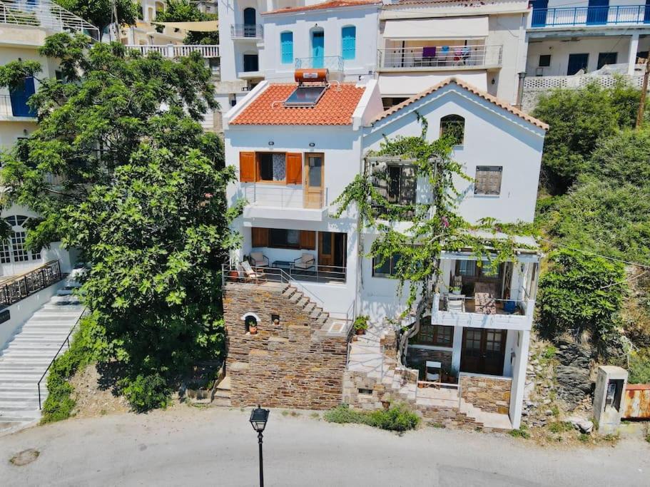 Photo of Buildings in Evdilos
