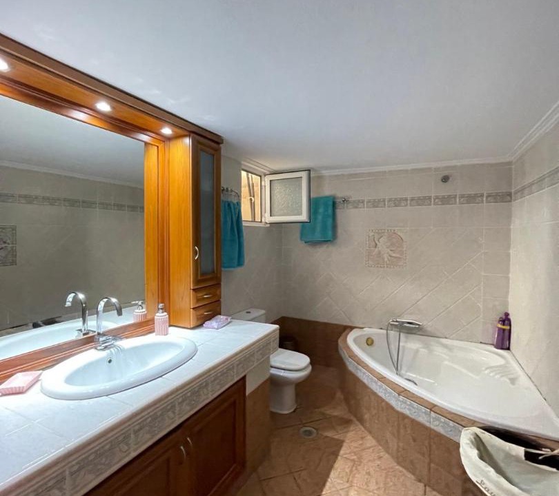 Photo of Bathroom in Lokroi