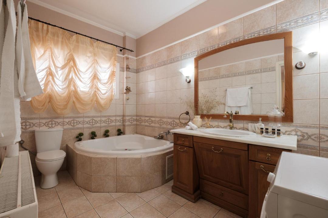 Photo of Bathroom in Magoulades