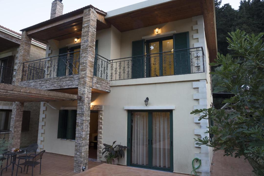 Photo of Buildings in Theriso