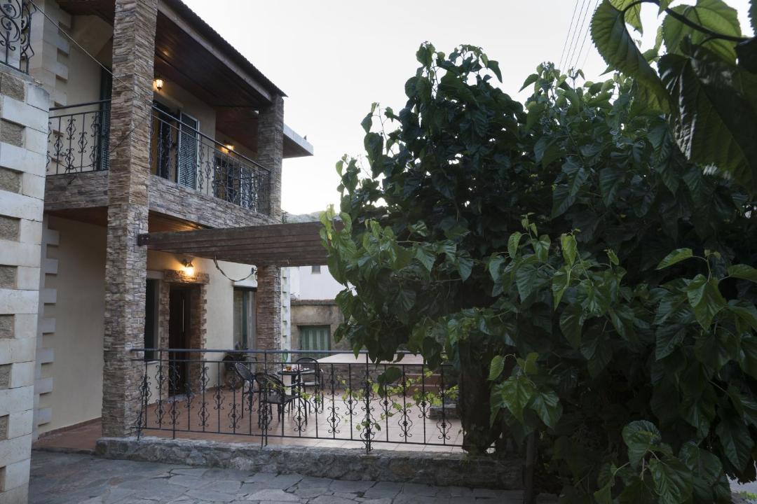 Photo of Buildings in Theriso