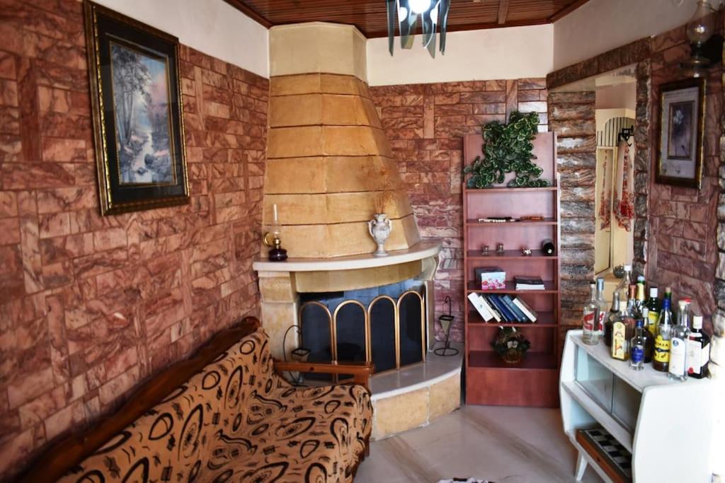 Photo of Livingroom in Petaleia