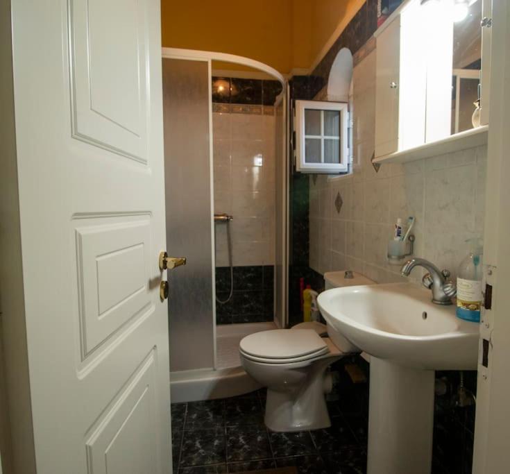 Photo of Bathroom in Katakolo