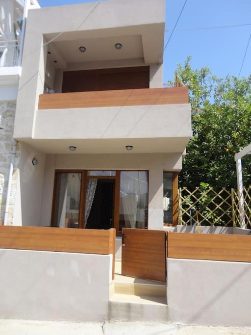 Photo of Buildings in Pitsidia
