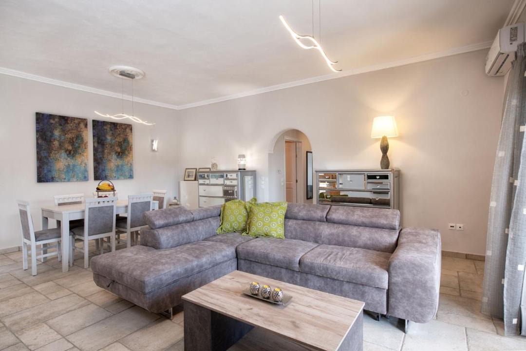 Photo of Livingroom in Afra