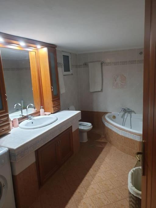 Photo of Bathroom in Lokroi
