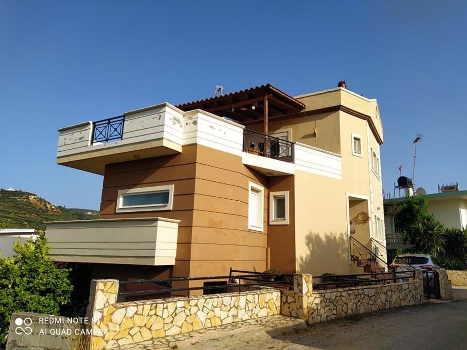 Photo of Buildings in Korfalonas