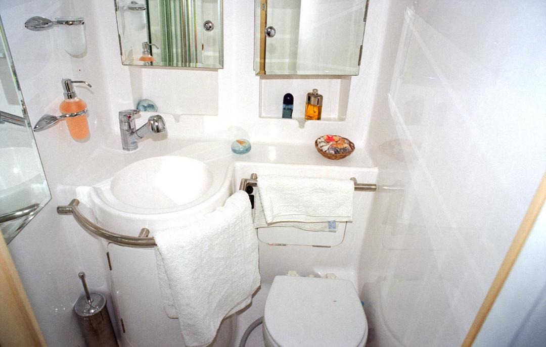 Photo of Bathroom in Alimos