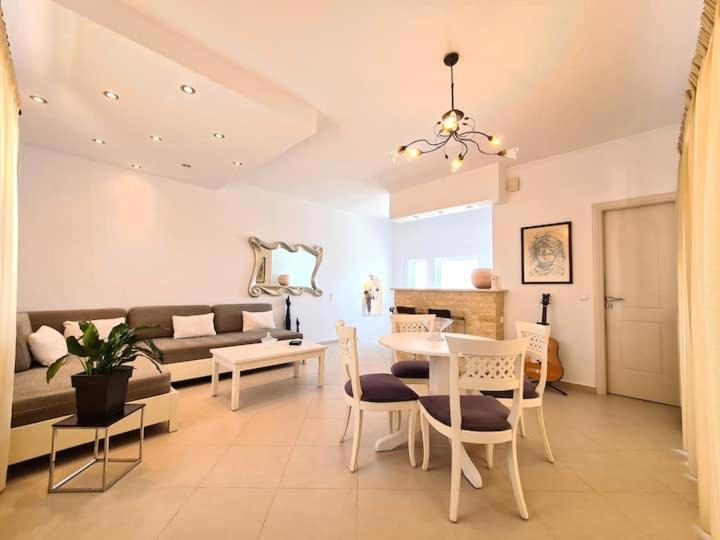 Photo of Livingroom in Korfalonas