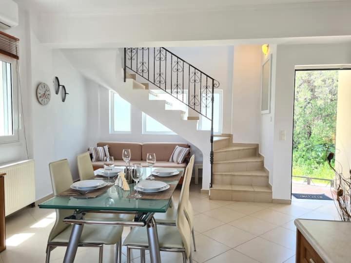Photo of Livingroom in Korfalonas