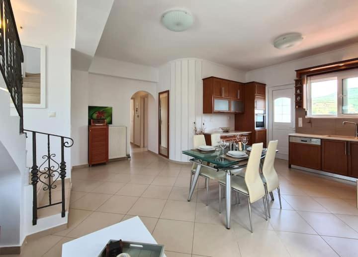Photo of Livingroom in Korfalonas