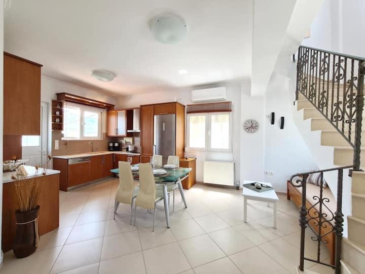 Photo of Livingroom in Korfalonas