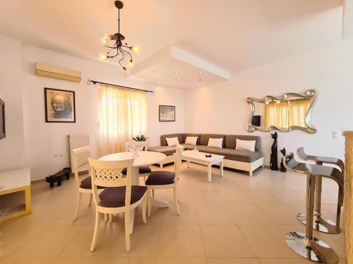 Photo of Livingroom in Korfalonas