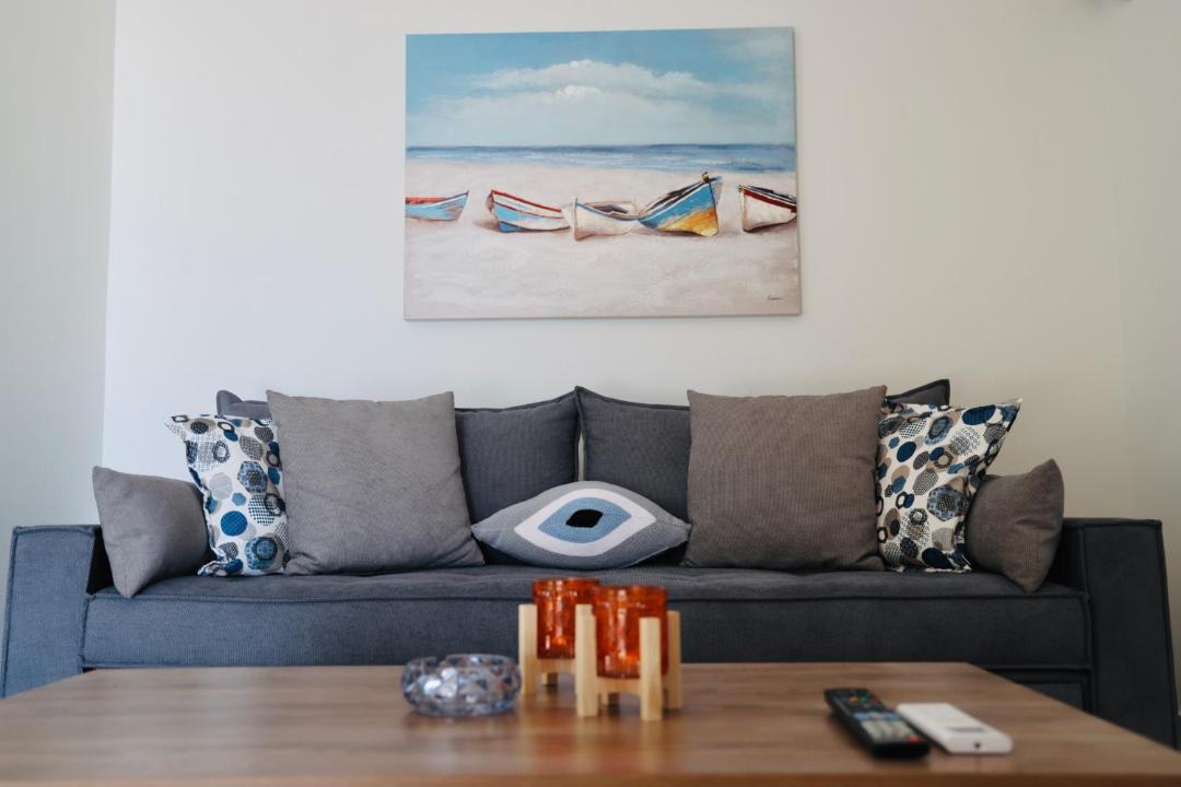 Photo of Livingroom in Neon Oitylo