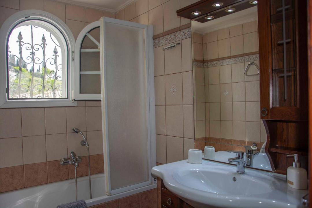 Photo of Bathroom in Lakones