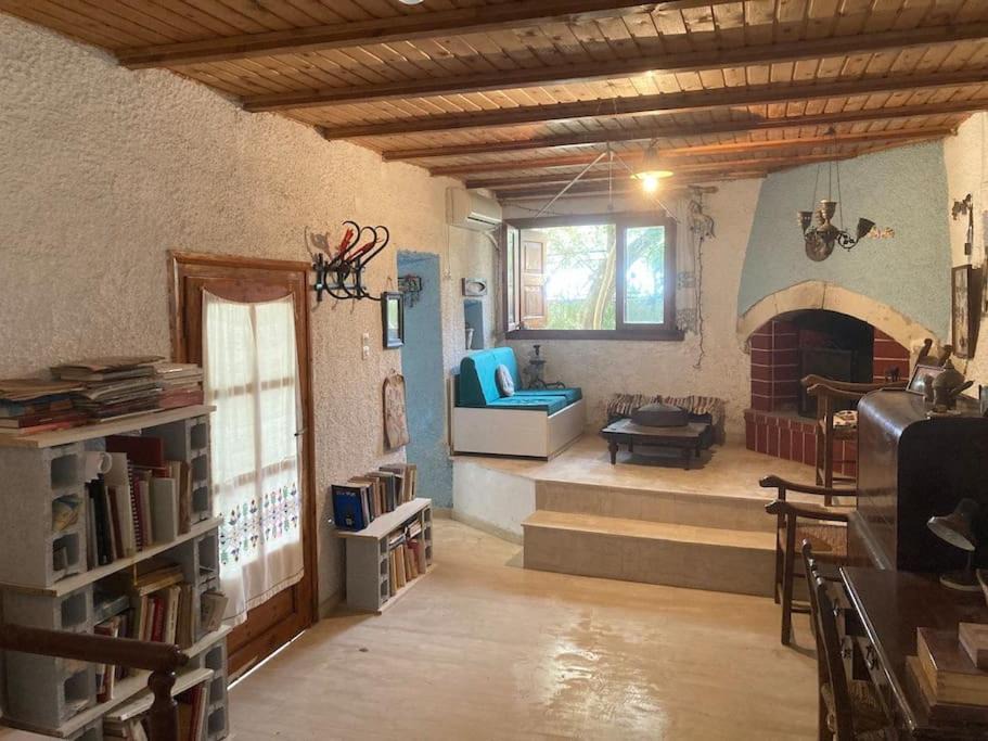 Photo of Livingroom in Armenoi