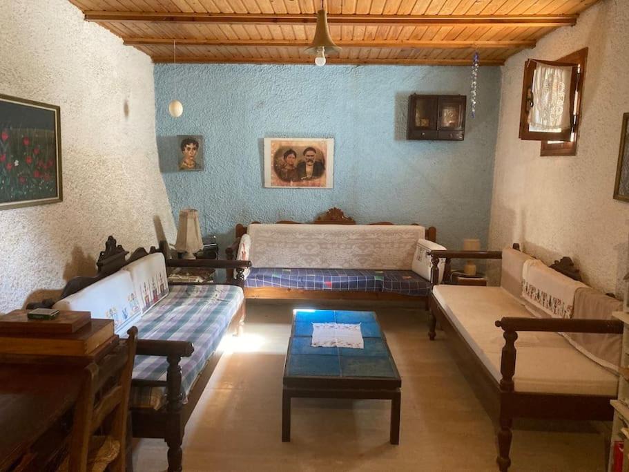 Photo of Livingroom in Armenoi