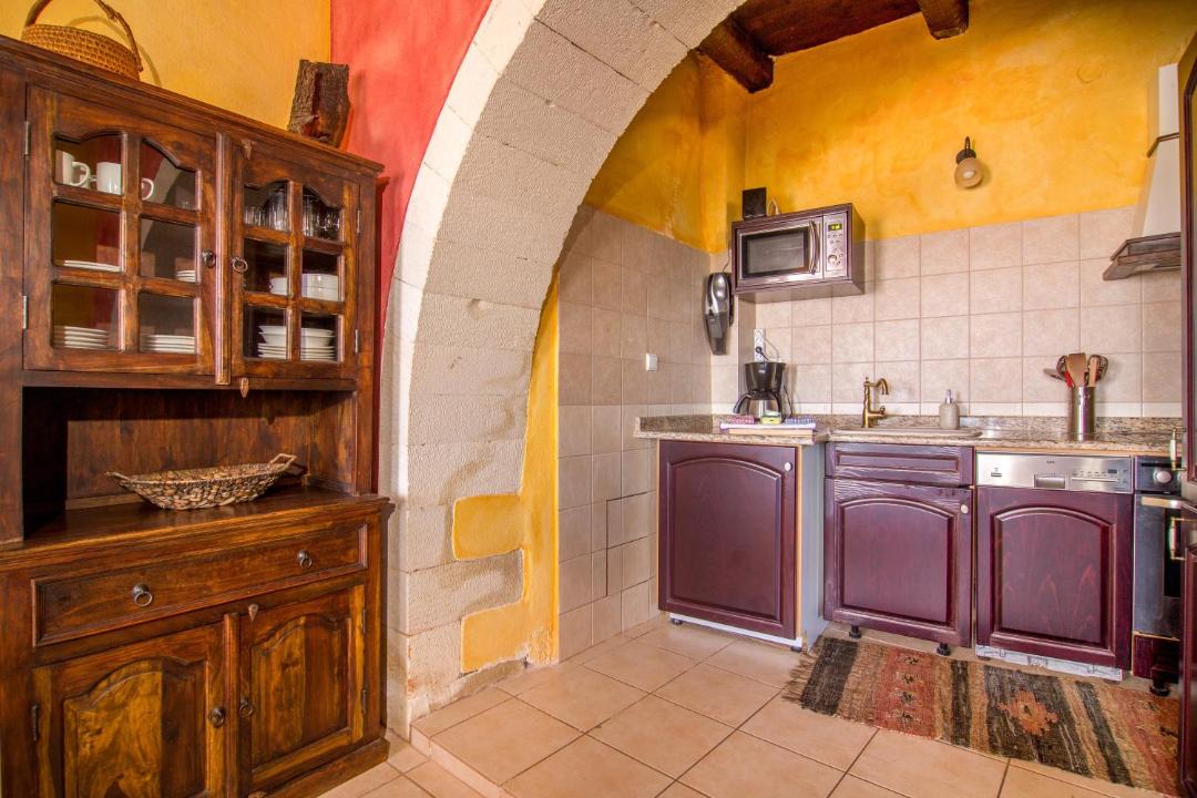 Photo of Kitchen in Samonas