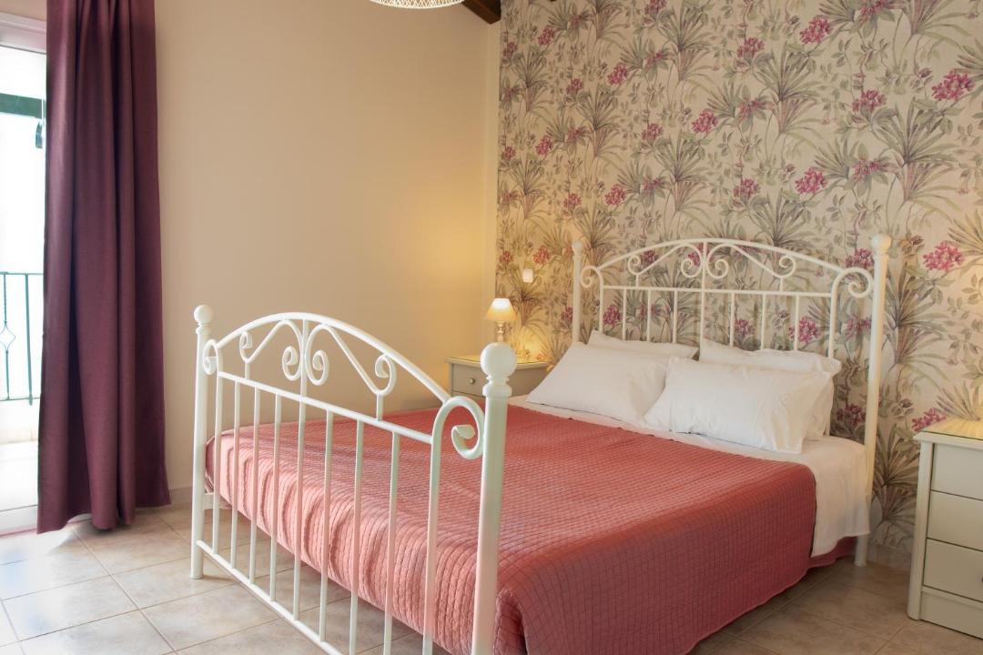 Photo of Bedroom in Petaleia