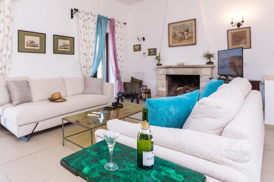 Photo of Livingroom in Agios Stefanos Avliotes