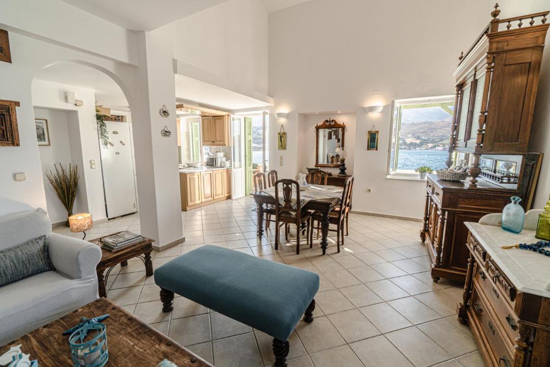 Photo of Livingroom in Paleopolis
