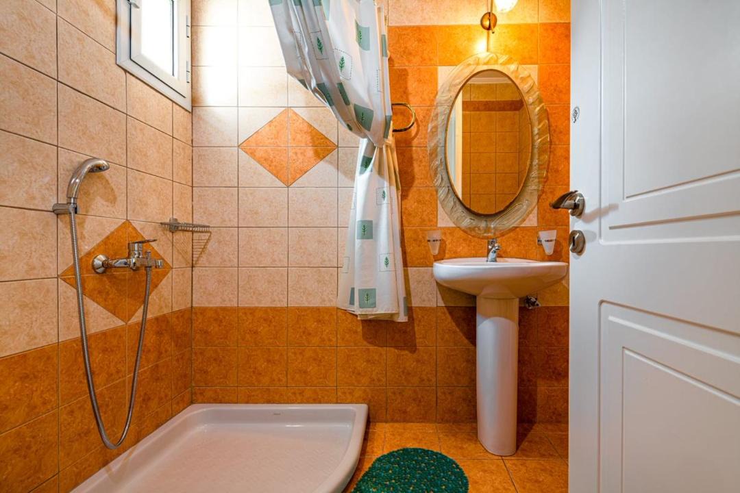 Photo of Bathroom in Alykes