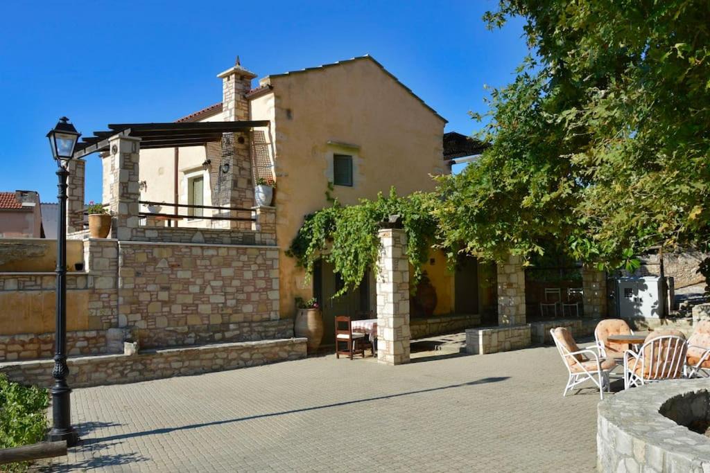 Photo of Buildings in Vamos