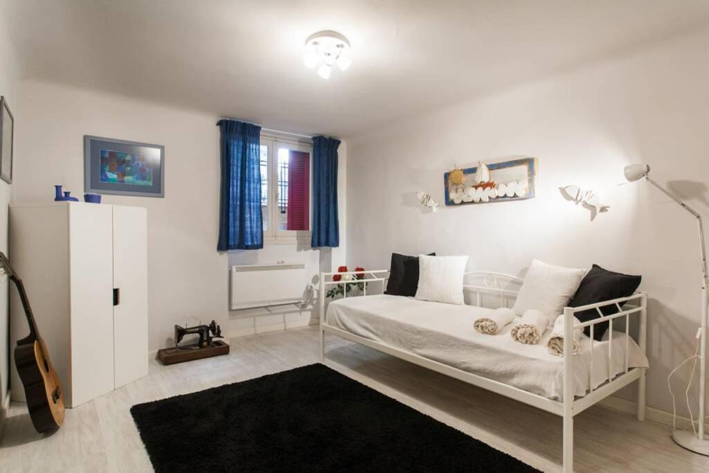 Photo of Livingroom in Exarhia