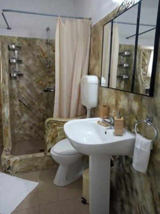 Photo of Bathroom in Psathi