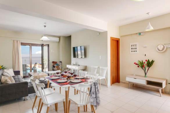 Photo of Livingroom in Pyrgos Psilonerou