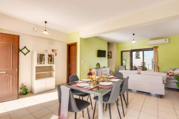 Photo of Livingroom in Pyrgos Psilonerou