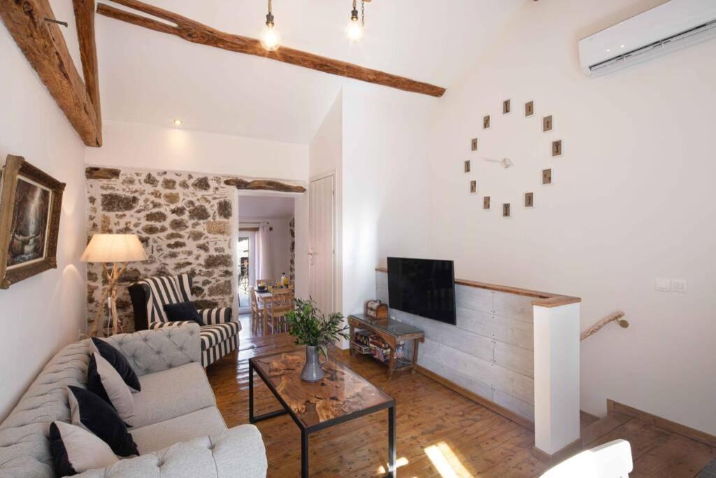 Photo of Livingroom in Doukades