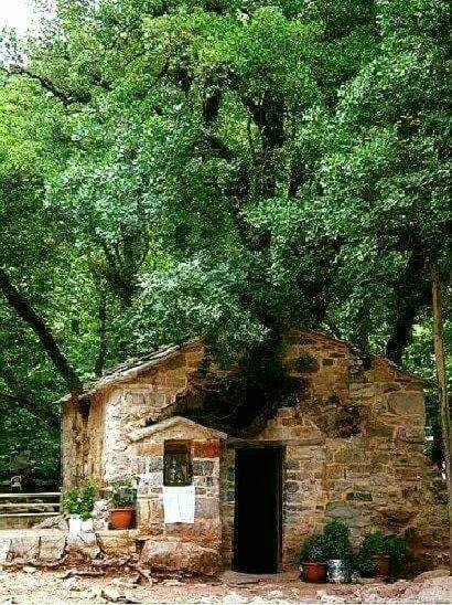 Photo of Buildings in Isaris