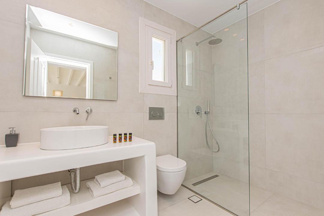 Photo of Bathroom in Plintri