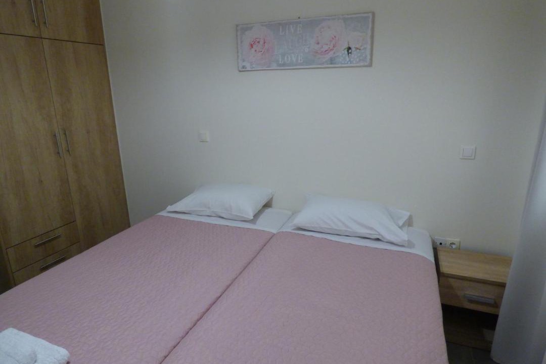 Photo of Bedroom in Ipsos
