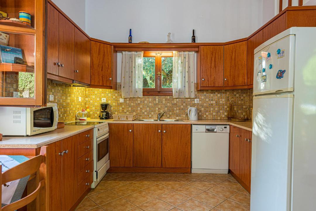Photo of Kitchen in Neromilos