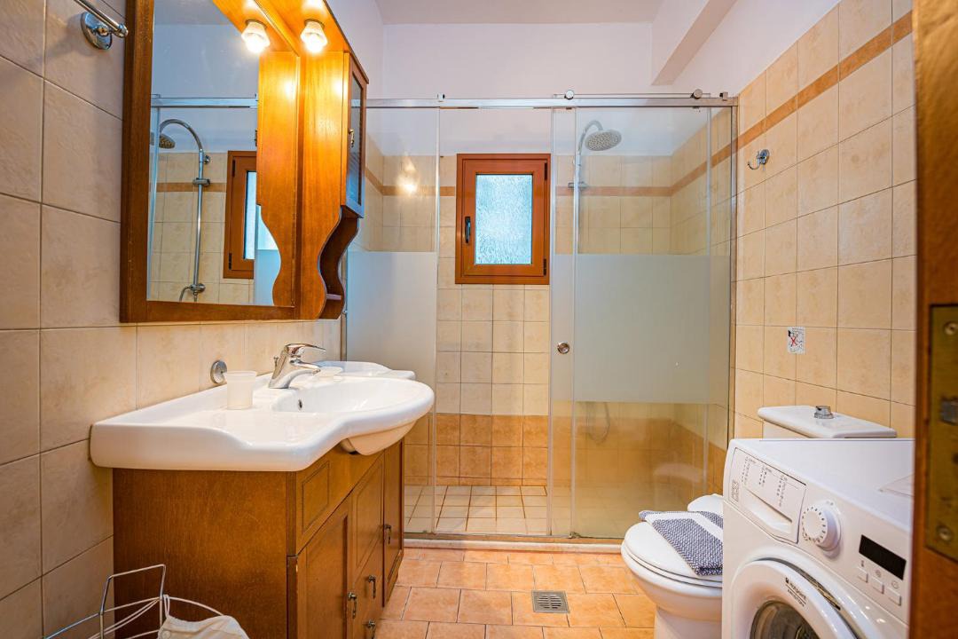 Photo of Bathroom in Neromilos