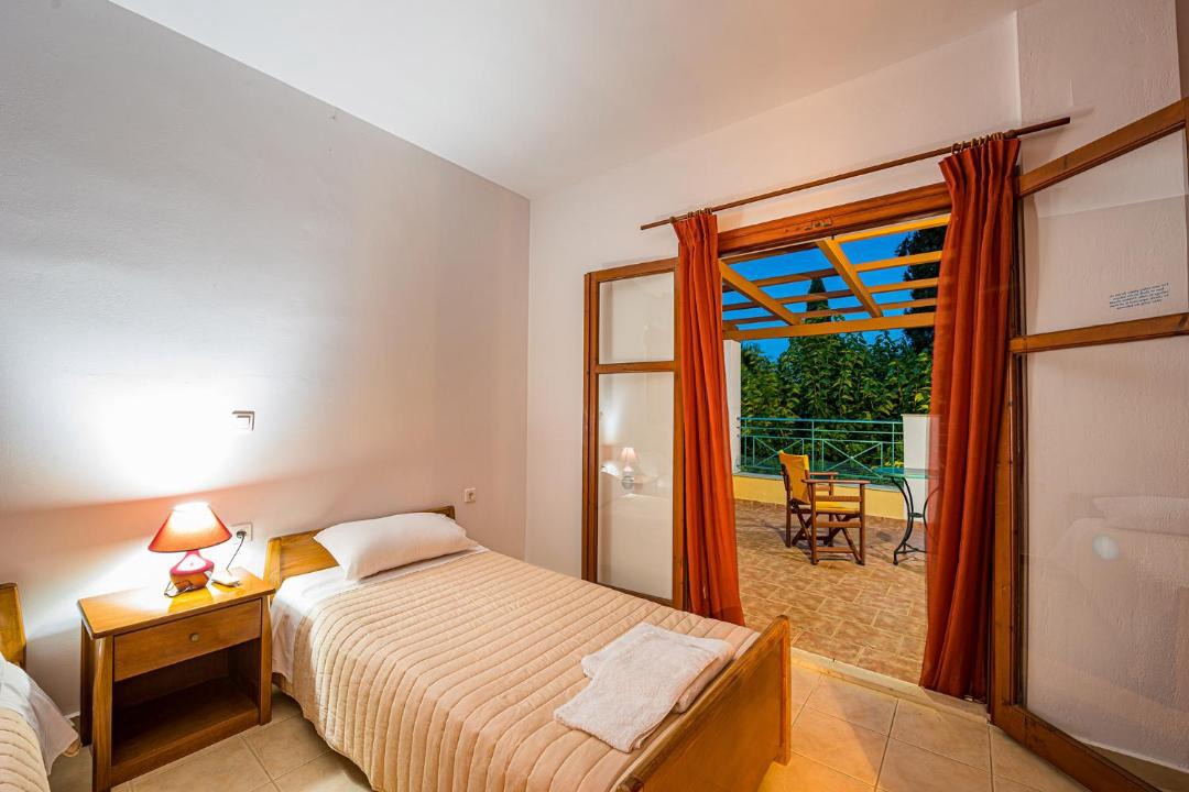 Photo of Bedroom in Neromilos
