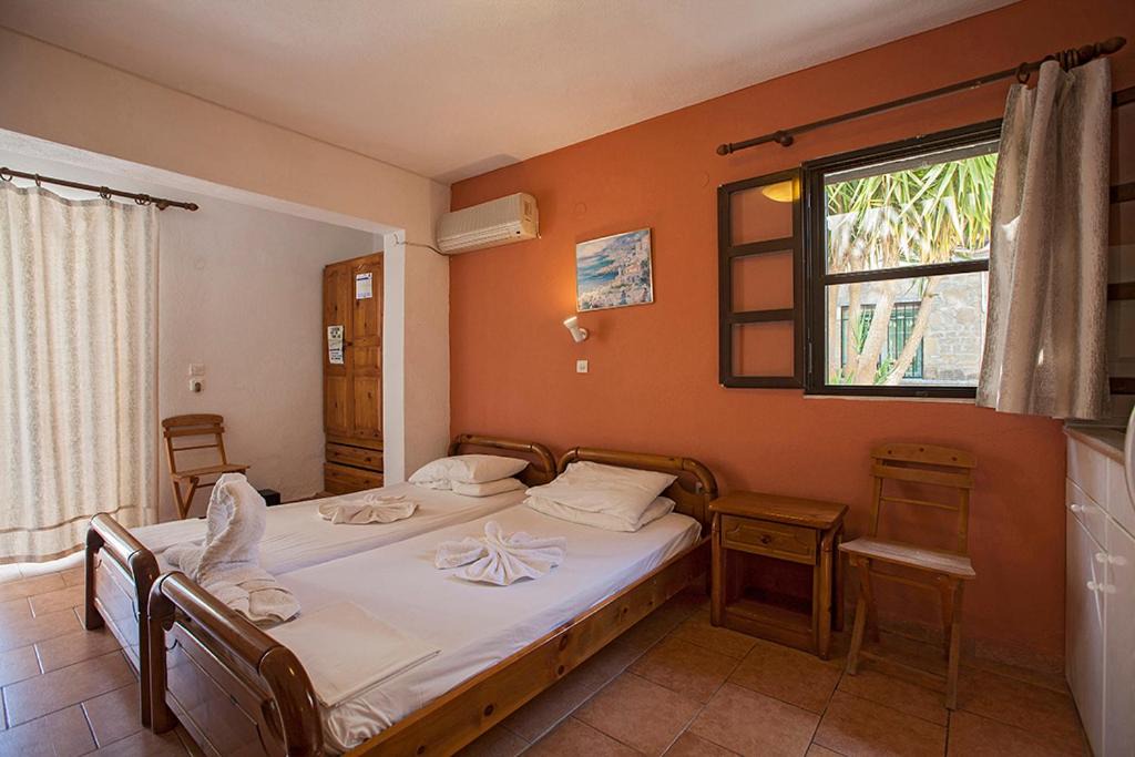 Photo of Others in Pefkos