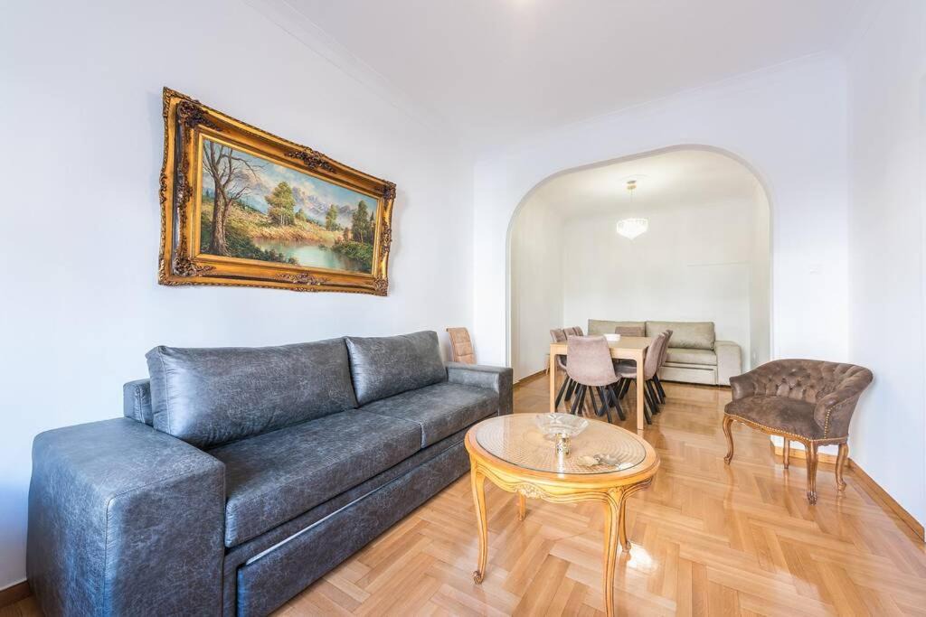 Photo of Livingroom in Platia Viktorias