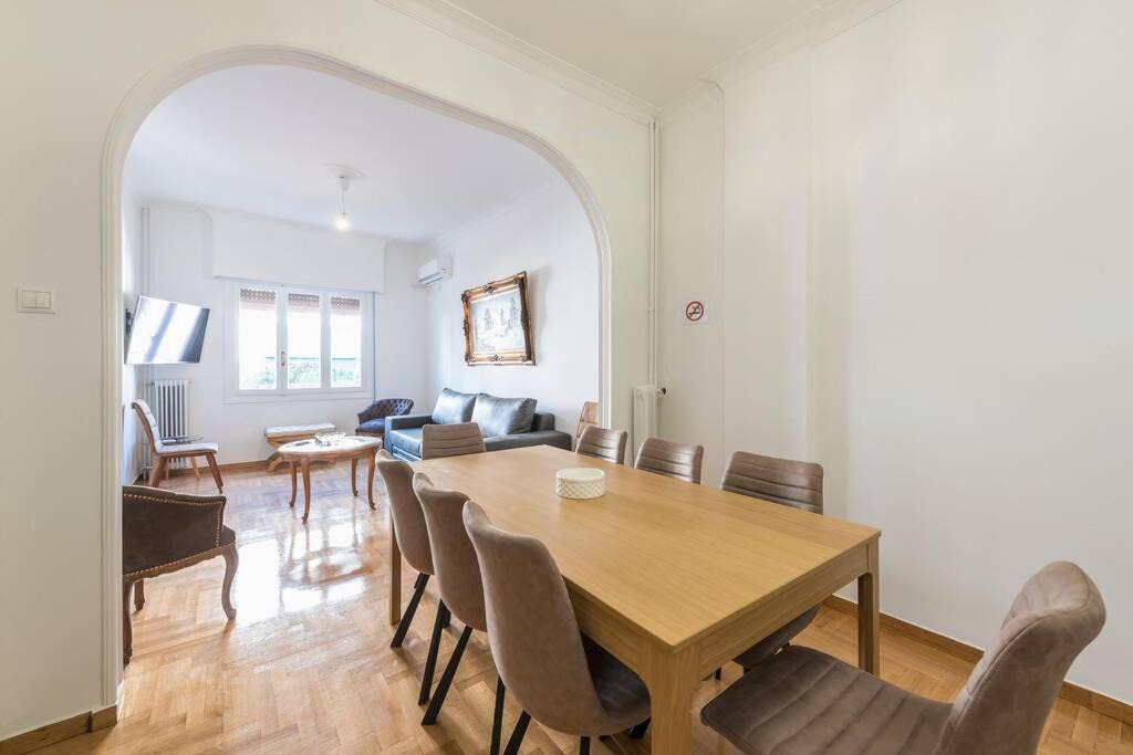 Photo of Livingroom in Platia Viktorias