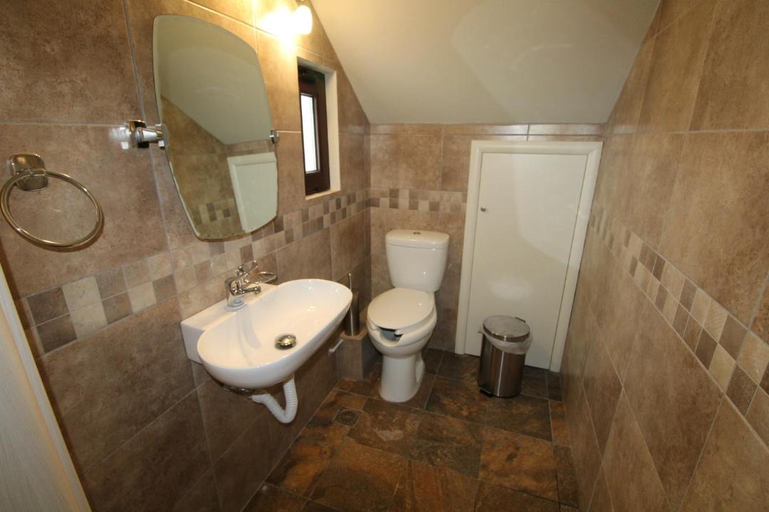 Photo of Bathroom in Petaleia