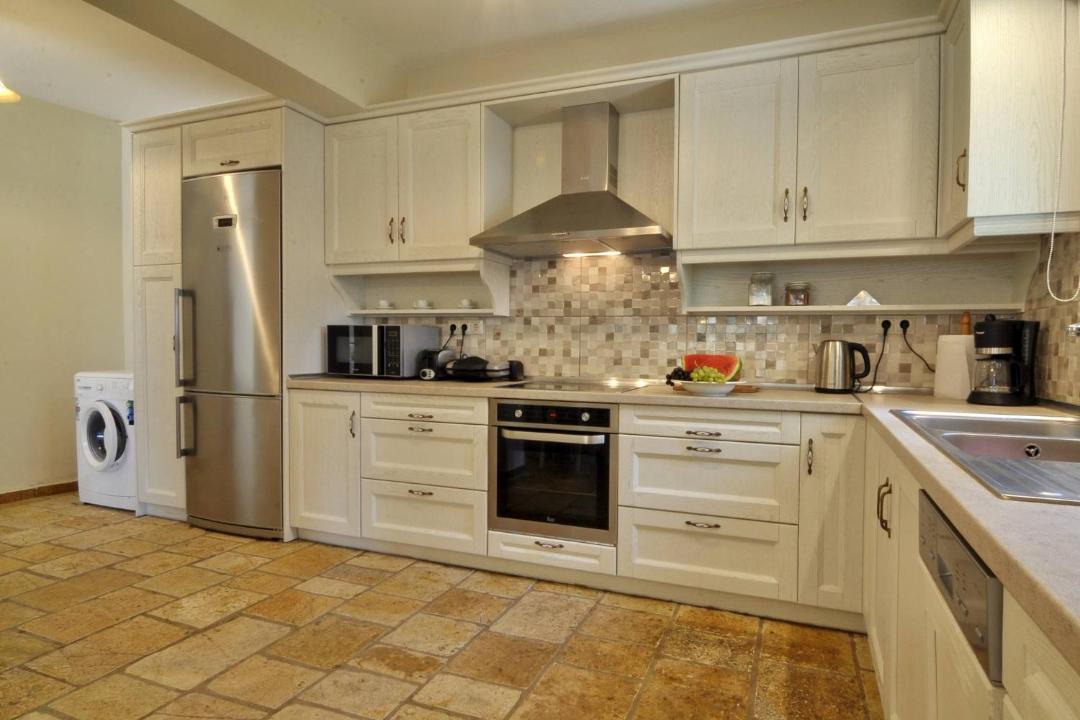 Photo of Kitchen in Petaleia