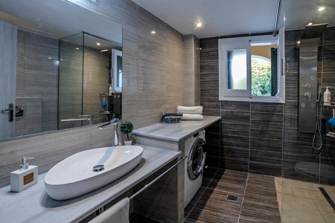 Photo of Bathroom in Agios Ioannis