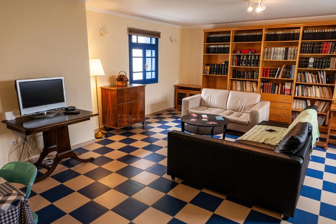 Photo of Livingroom in Paleopolis