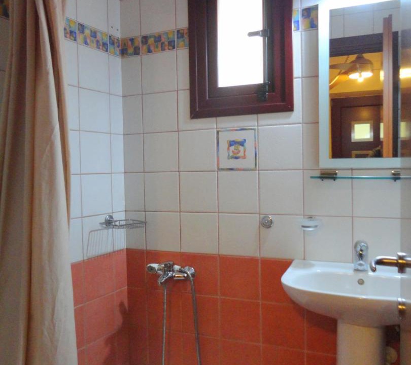 Photo of Bathroom in Makrakomi