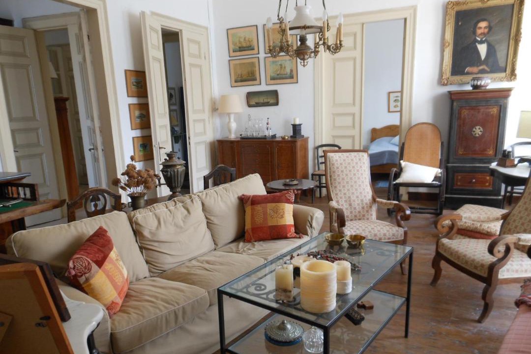 Photo of Livingroom in Paleopolis